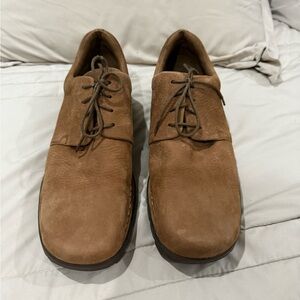 Cole Haan Brown Leather Oxfords with Classic Design